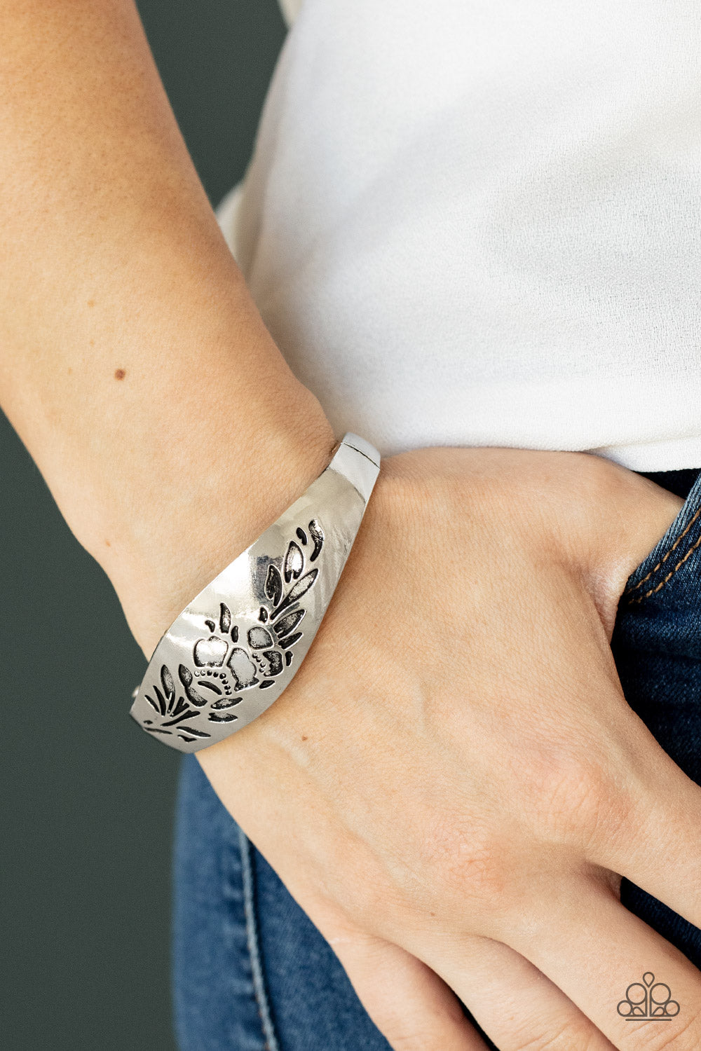 Paparazzi ~ Fond of Florals ~ Silver Bangle-Like Bracelet