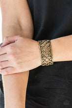 Load image into Gallery viewer, Paparazzi ~ The Big BLOOM ~ Brass Bracelet with a Stretchy Band