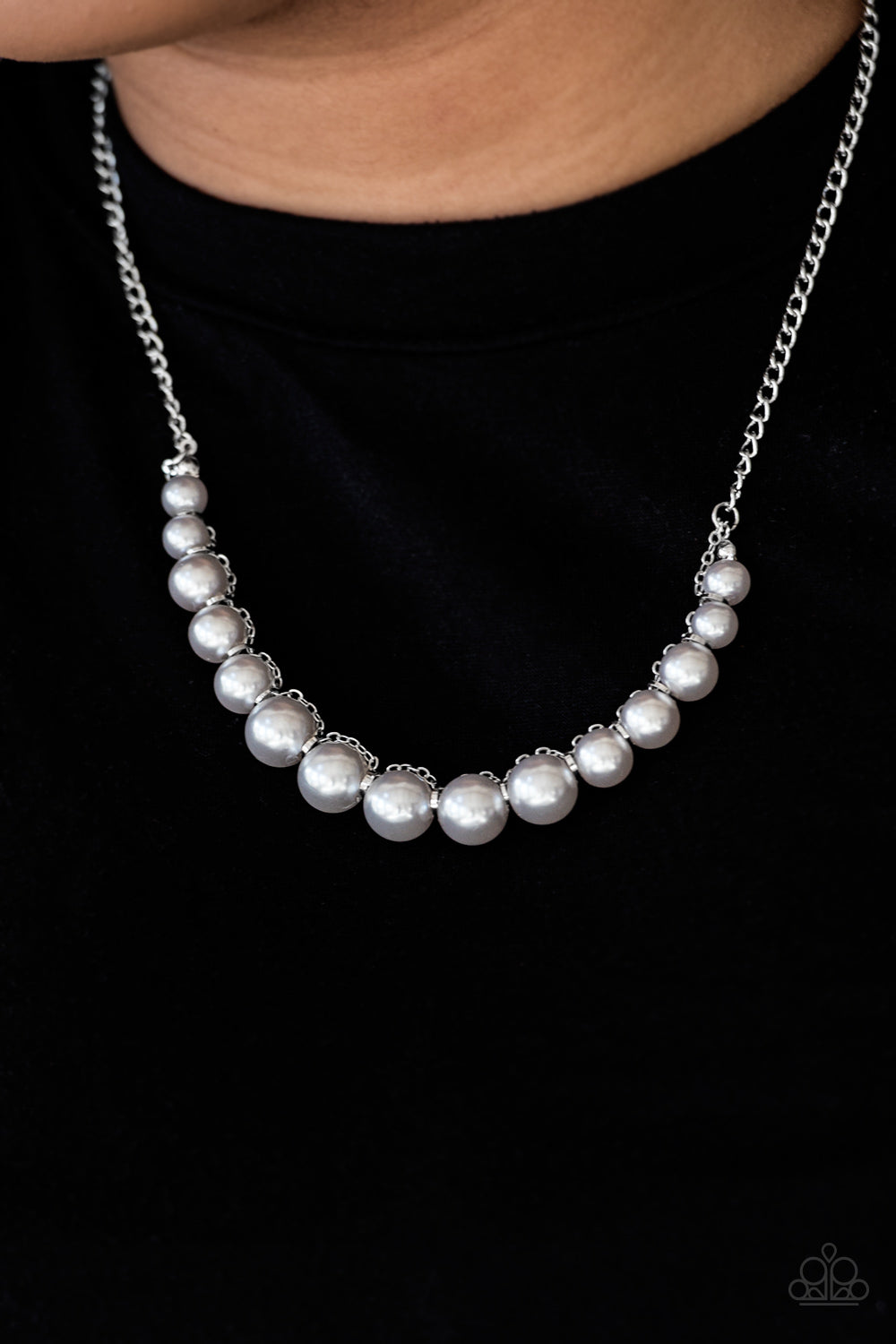 Paparazzi ~ The FASHION Show Must Go On! ~ Silver Pearl Necklace Set